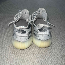 Load image into Gallery viewer, Pre-Owned adidas Yeezy Boost 350 V2 'Zebra' 2022/2023 - photo 4