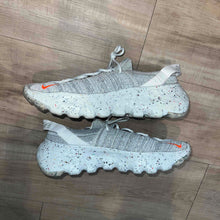 Load image into Gallery viewer, Pre-Owned Nike Wmns Space Hippie 04 'This Is Trash - Crimson' - photo 9