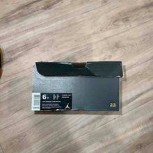 Load image into Gallery viewer, Pre-Owned Air Jordan 11 GS '72-10' - photo 6